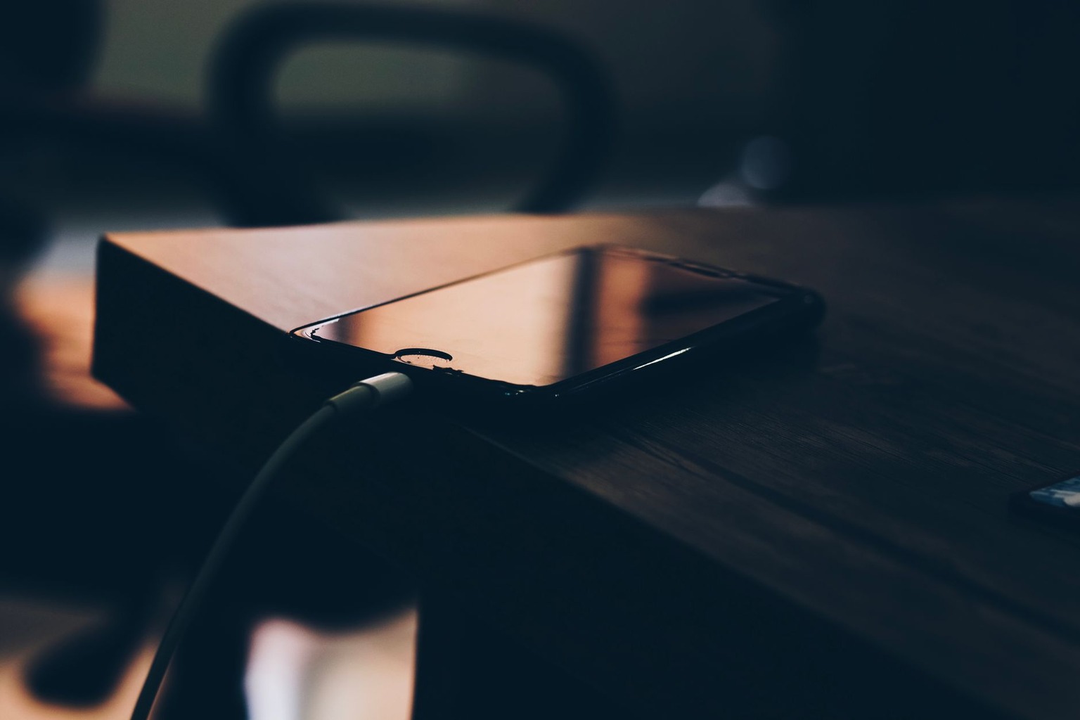 Atomization of Society and Modern Loneliness — Digital Substitution and the Illusion of Community Atomization of Society and Modern Loneliness — Digital Substitution and the Illusion of Community